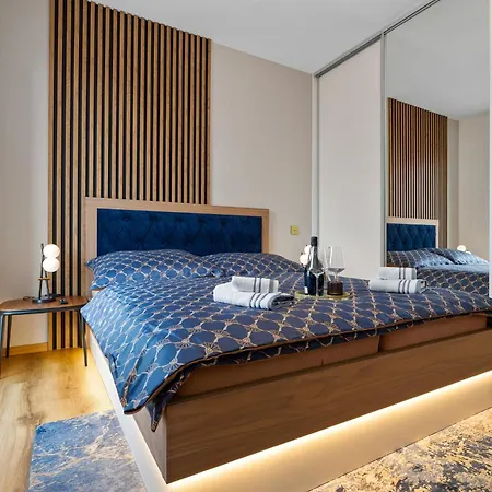 Golden Moon Apartament *