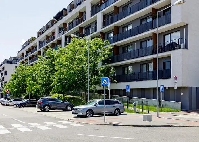 Golden Moon * ברטיסלאבה